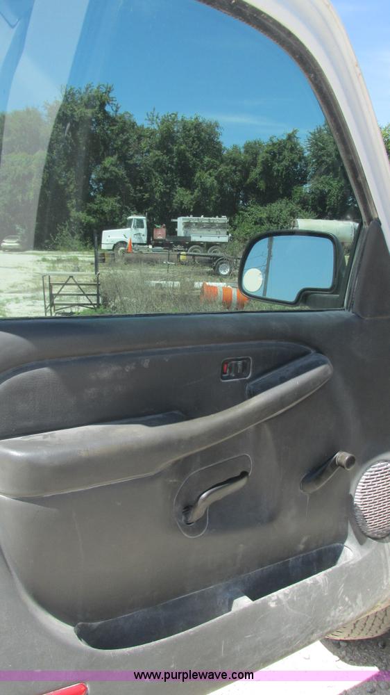 image for item J8573 2006 Chevrolet Silverado 2500HD pickup truck