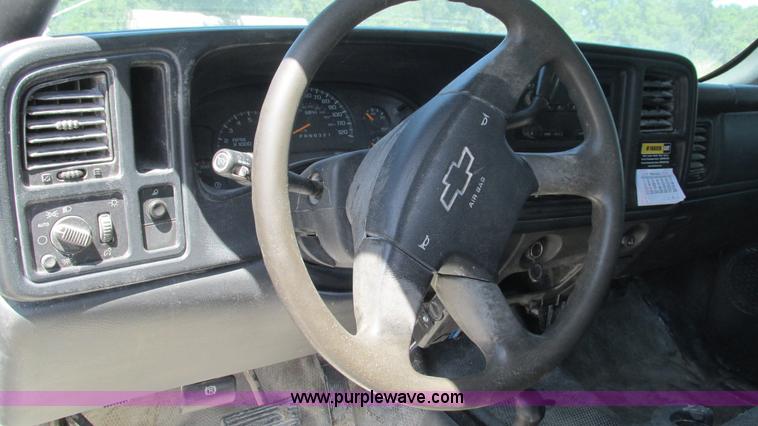 image for item J8573 2006 Chevrolet Silverado 2500HD pickup truck