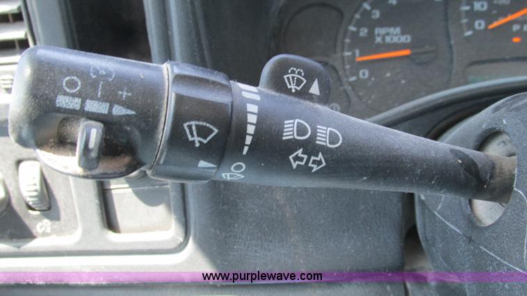 image for item J8573 2006 Chevrolet Silverado 2500HD pickup truck