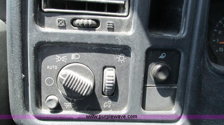 image for item J8573 2006 Chevrolet Silverado 2500HD pickup truck