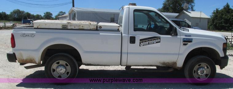 image for item J8574 2008 Ford F250 Super Duty pickup truck