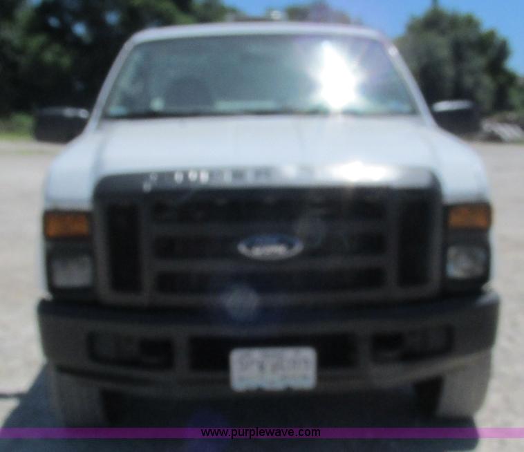 image for item J8574 2008 Ford F250 Super Duty pickup truck
