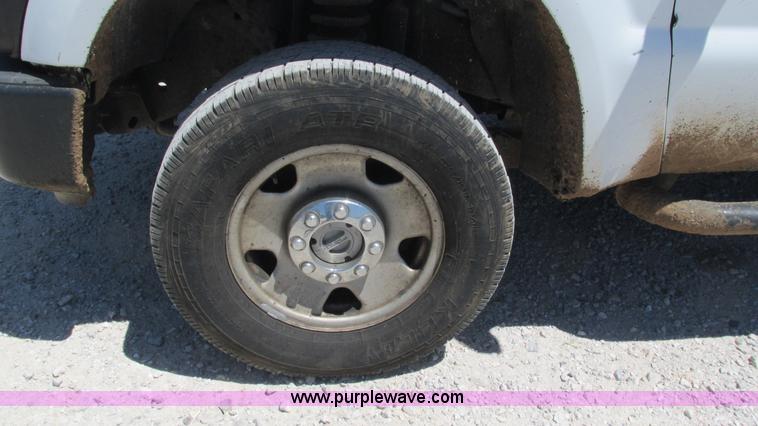 image for item J8574 2008 Ford F250 Super Duty pickup truck