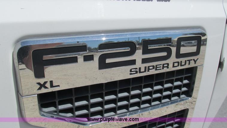 image for item J8574 2008 Ford F250 Super Duty pickup truck