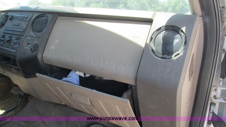 image for item J8574 2008 Ford F250 Super Duty pickup truck