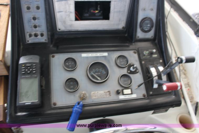 image for item K1015 1983 Carver Riviera Yacht Cabin Cruiser boat