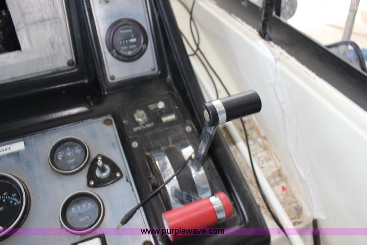 image for item K1015 1983 Carver Riviera Yacht Cabin Cruiser boat