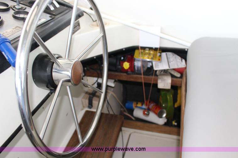 image for item K1015 1983 Carver Riviera Yacht Cabin Cruiser boat