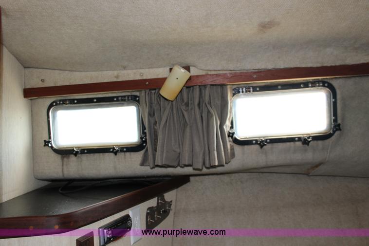 image for item K1015 1983 Carver Riviera Yacht Cabin Cruiser boat