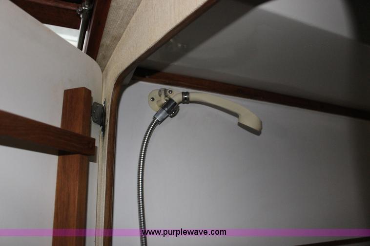 image for item K1015 1983 Carver Riviera Yacht Cabin Cruiser boat