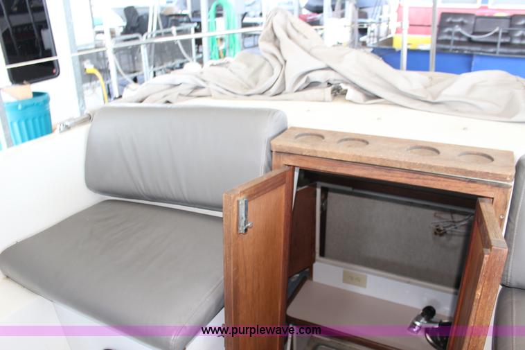 image for item K1015 1983 Carver Riviera Yacht Cabin Cruiser boat