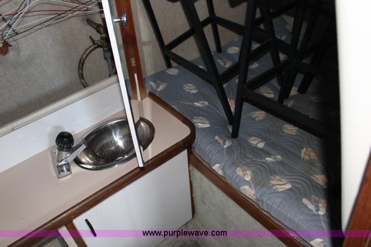 image for item K1015 1983 Carver Riviera Yacht Cabin Cruiser boat