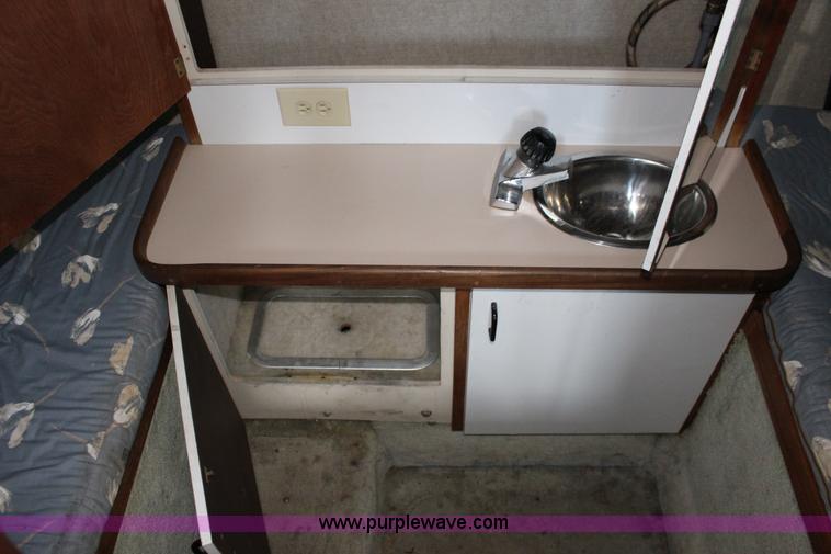 image for item K1015 1983 Carver Riviera Yacht Cabin Cruiser boat