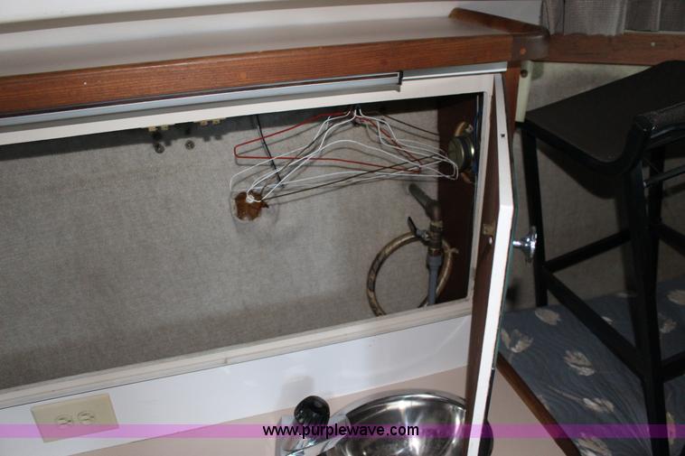 image for item K1015 1983 Carver Riviera Yacht Cabin Cruiser boat