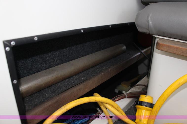 image for item K1015 1983 Carver Riviera Yacht Cabin Cruiser boat