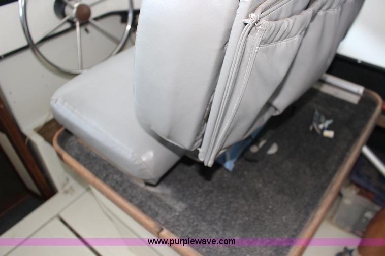 image for item K1015 1983 Carver Riviera Yacht Cabin Cruiser boat