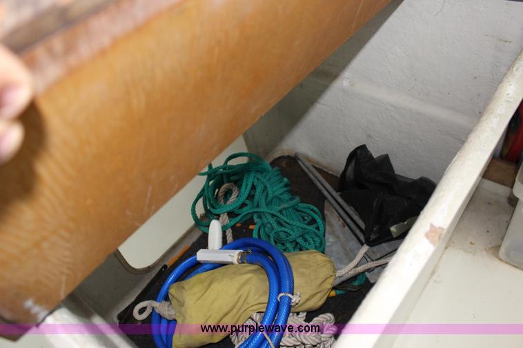 image for item K1015 1983 Carver Riviera Yacht Cabin Cruiser boat