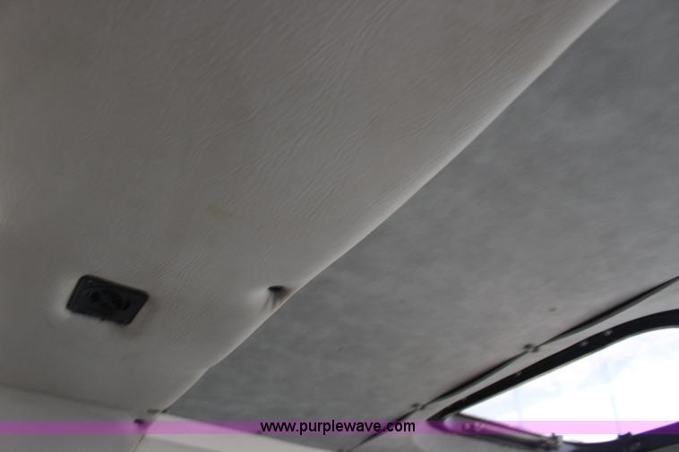 image for item K1015 1983 Carver Riviera Yacht Cabin Cruiser boat