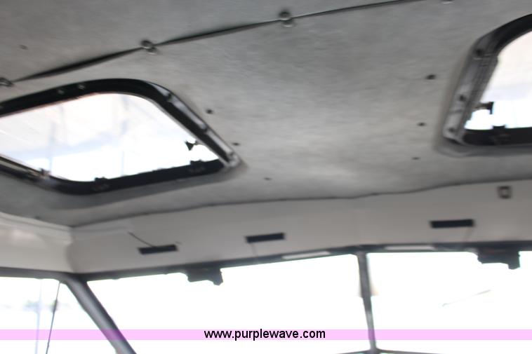 image for item K1015 1983 Carver Riviera Yacht Cabin Cruiser boat