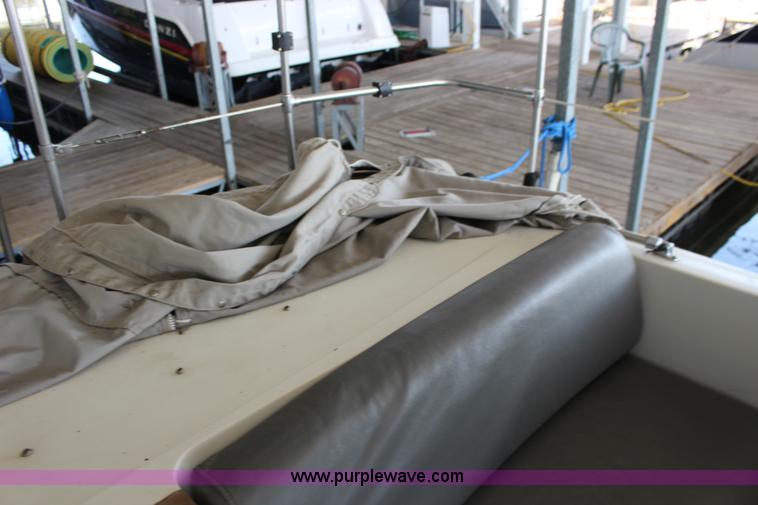 image for item K1015 1983 Carver Riviera Yacht Cabin Cruiser boat