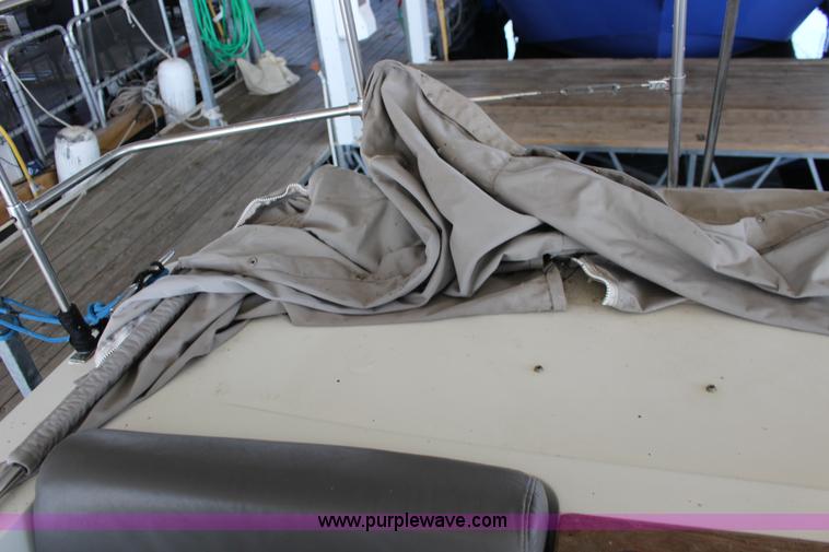 image for item K1015 1983 Carver Riviera Yacht Cabin Cruiser boat