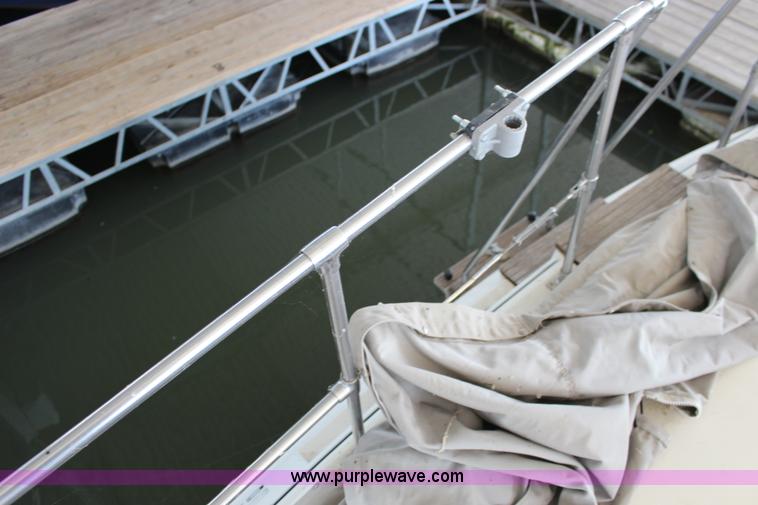 image for item K1015 1983 Carver Riviera Yacht Cabin Cruiser boat