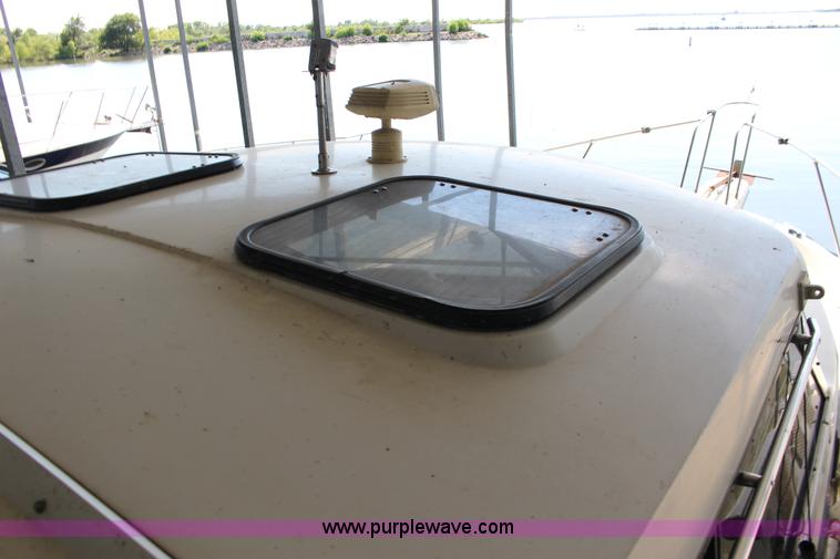 image for item K1015 1983 Carver Riviera Yacht Cabin Cruiser boat