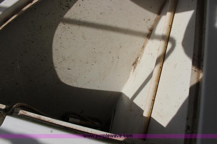 image for item K1015 1983 Carver Riviera Yacht Cabin Cruiser boat