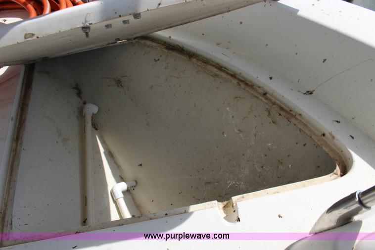 image for item K1015 1983 Carver Riviera Yacht Cabin Cruiser boat