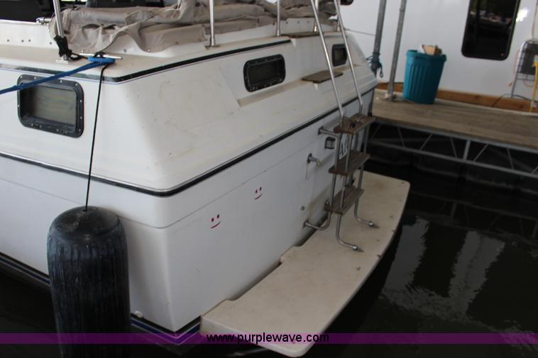 image for item K1015 1983 Carver Riviera Yacht Cabin Cruiser boat