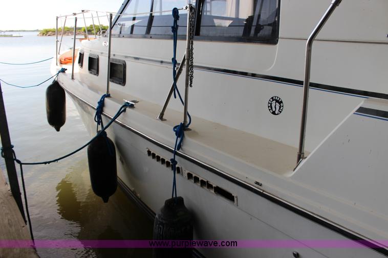 image for item K1015 1983 Carver Riviera Yacht Cabin Cruiser boat