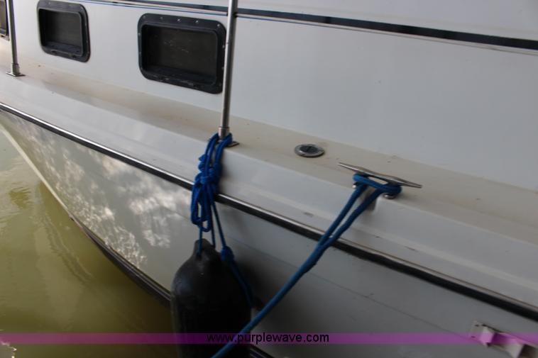 image for item K1015 1983 Carver Riviera Yacht Cabin Cruiser boat