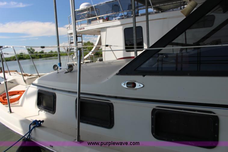 image for item K1015 1983 Carver Riviera Yacht Cabin Cruiser boat