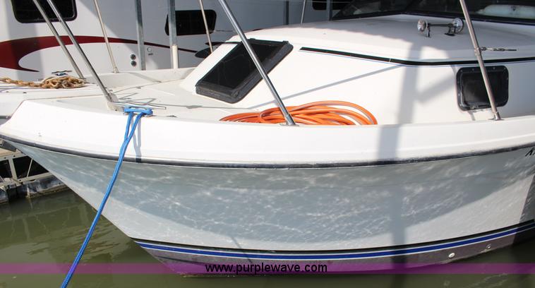 image for item K1015 1983 Carver Riviera Yacht Cabin Cruiser boat