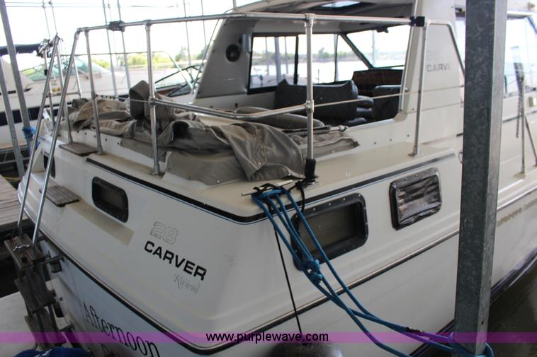 image for item K1015 1983 Carver Riviera Yacht Cabin Cruiser boat