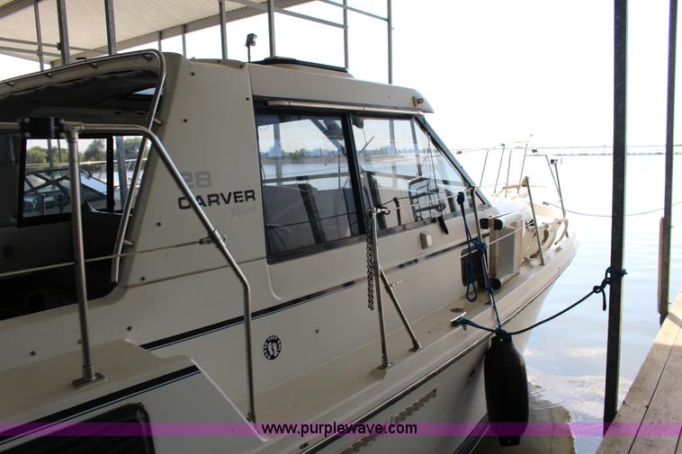 image for item K1015 1983 Carver Riviera Yacht Cabin Cruiser boat