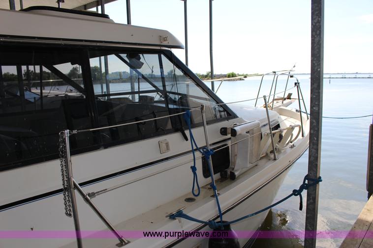 image for item K1015 1983 Carver Riviera Yacht Cabin Cruiser boat