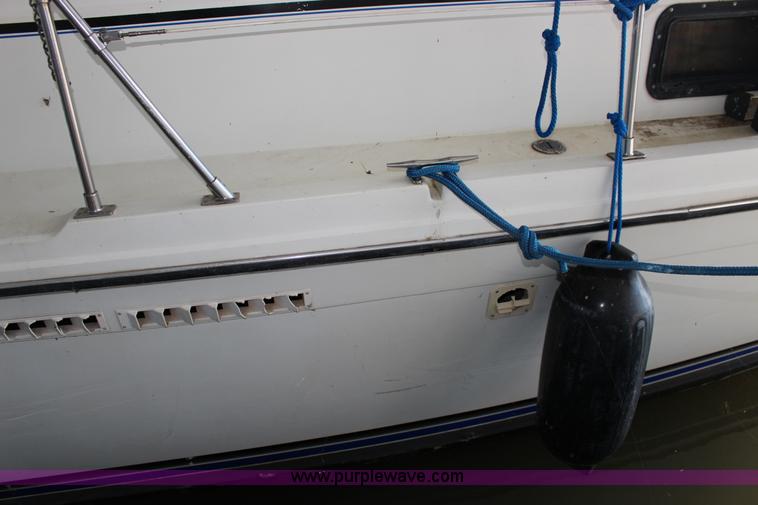 image for item K1015 1983 Carver Riviera Yacht Cabin Cruiser boat