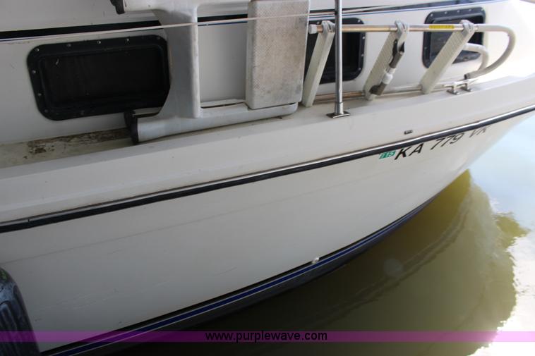 image for item K1015 1983 Carver Riviera Yacht Cabin Cruiser boat