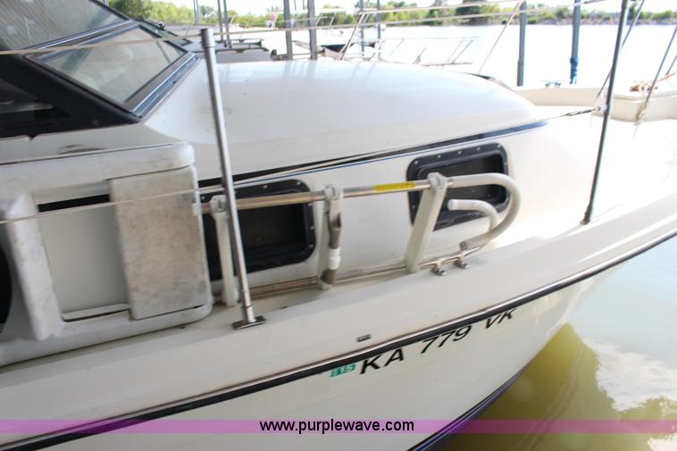 image for item K1015 1983 Carver Riviera Yacht Cabin Cruiser boat