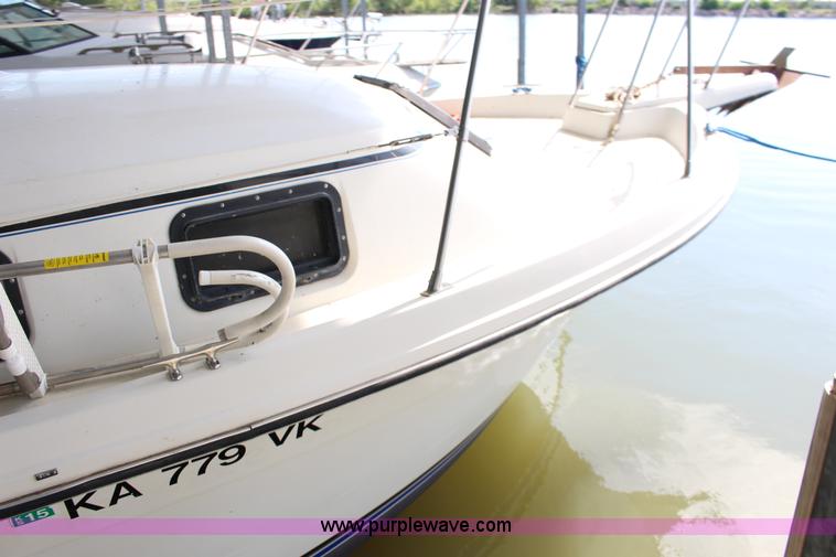 image for item K1015 1983 Carver Riviera Yacht Cabin Cruiser boat