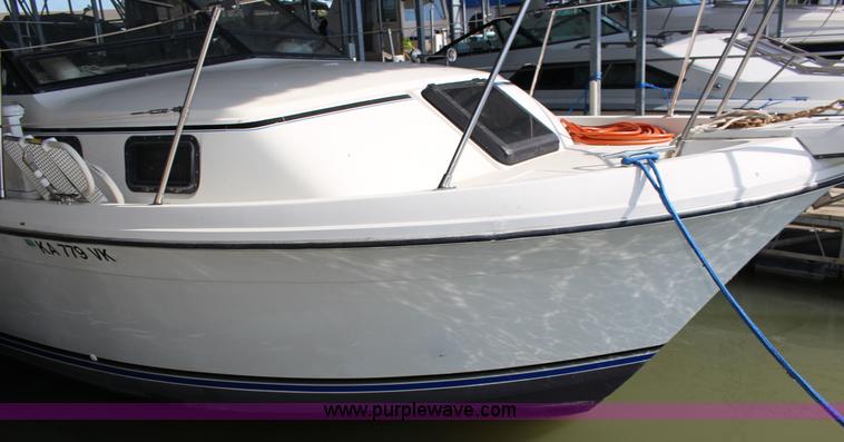 image for item K1015 1983 Carver Riviera Yacht Cabin Cruiser boat