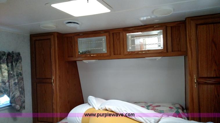 image for item K1017 2000 Shasta Phoenix 269 camper