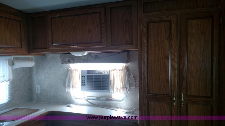 image for item K1017 2000 Shasta Phoenix 269 camper