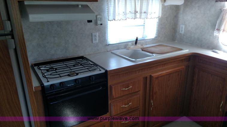 image for item K1017 2000 Shasta Phoenix 269 camper