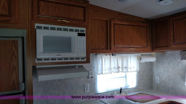 image for item K1017 2000 Shasta Phoenix 269 camper