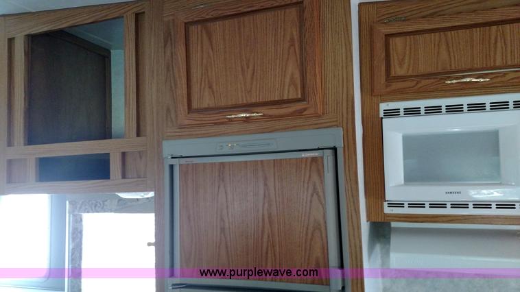 image for item K1017 2000 Shasta Phoenix 269 camper