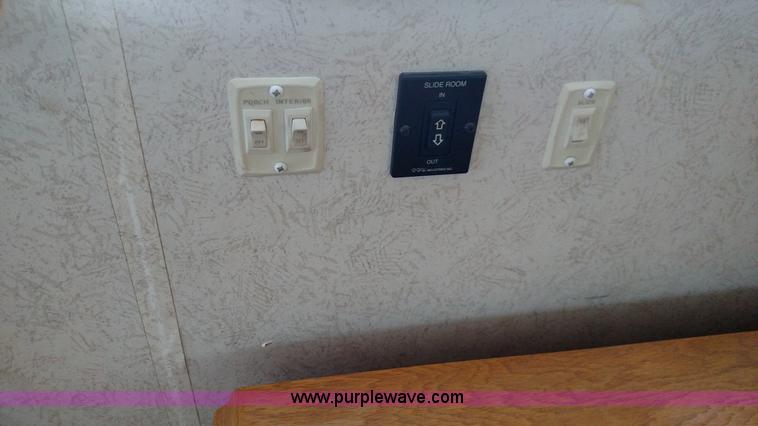 image for item K1017 2000 Shasta Phoenix 269 camper