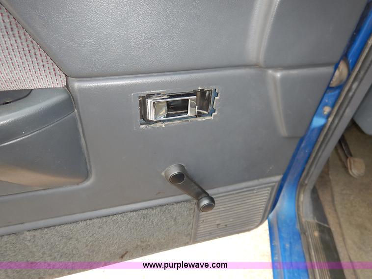 image for item K1524 1992 Dodge Dakota LE Club Cab pickup truck