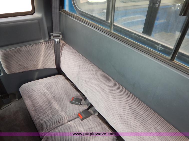 image for item K1524 1992 Dodge Dakota LE Club Cab pickup truck